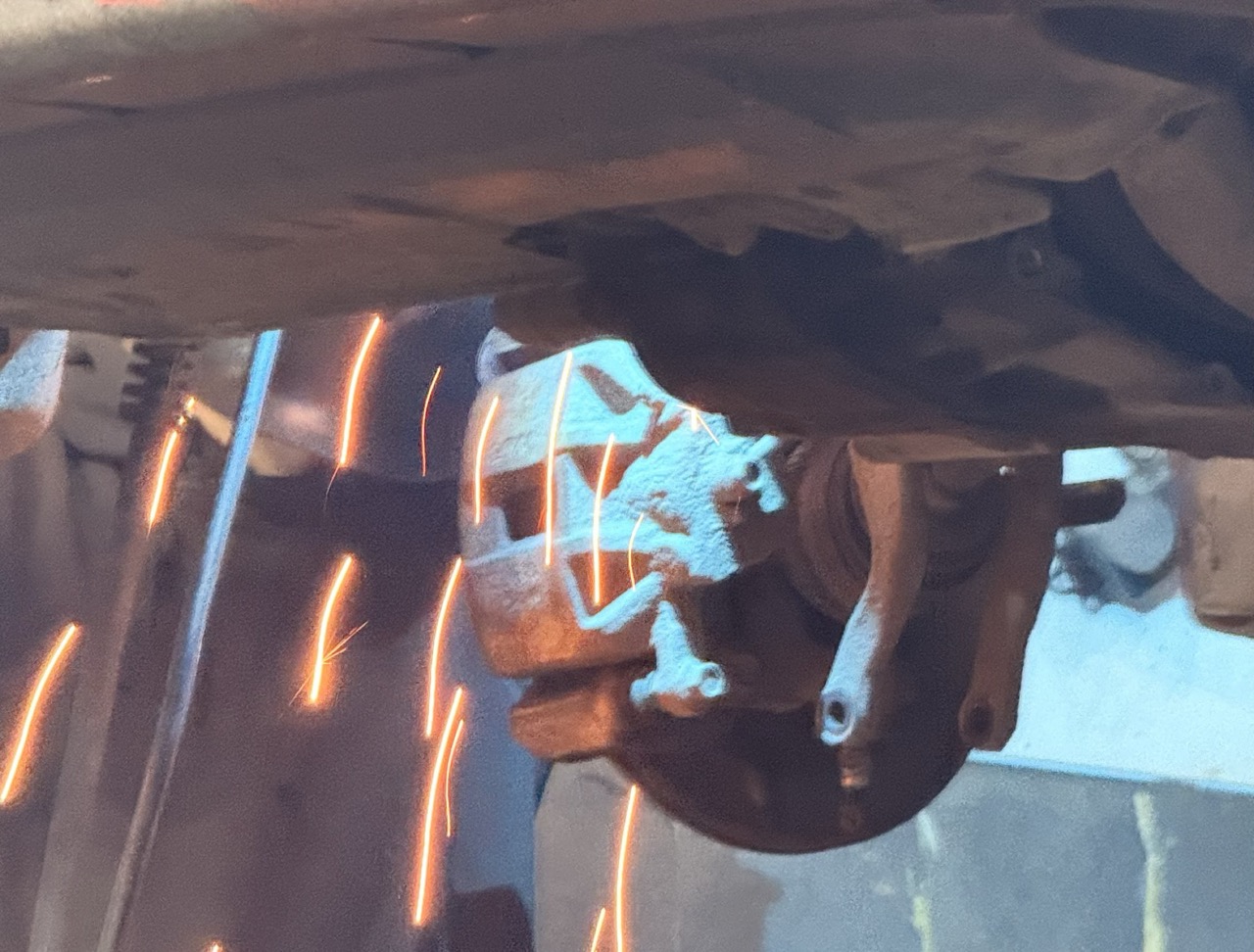 Профессиональная услуга Кузовной ремонт и сварка в автосервисе Автофеникс - качественный ремонт в Печатниках