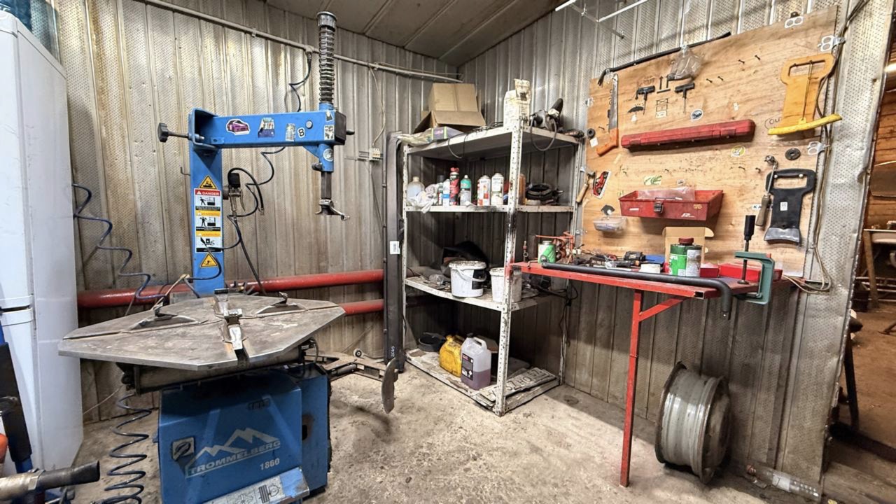 Профессиональная услуга Шиномонтаж и балансировка в автосервисе Автофеникс - качественный ремонт в Печатниках